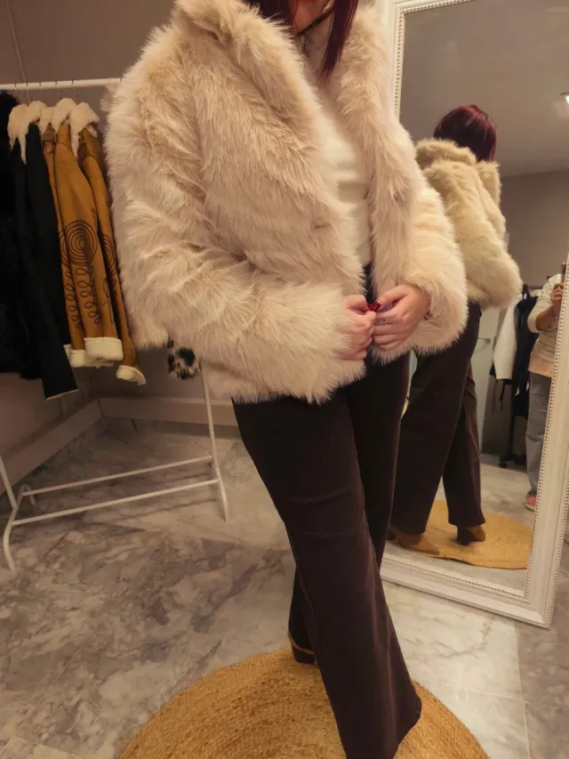 Abrigo de pelo crema