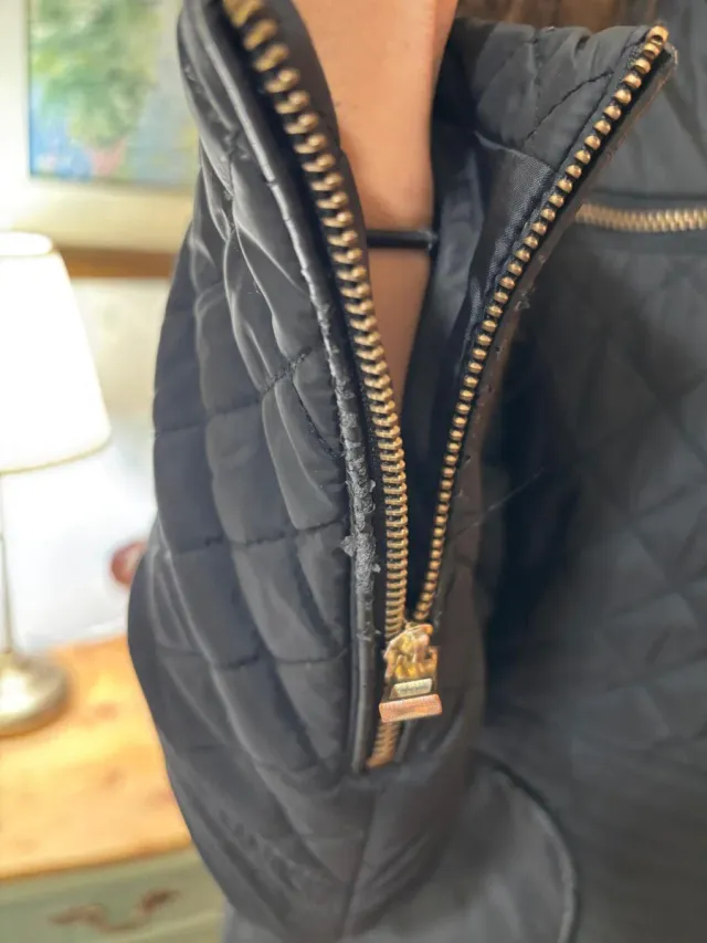 Chaqueta negra acolchada Formula Joven