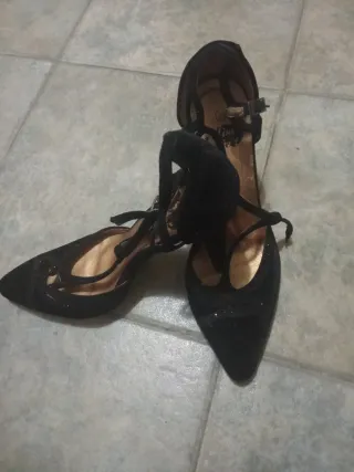 Zapatos de tacón negros para mujer