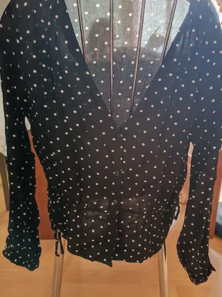 Camiseta lunares negra y blanca