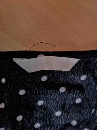 Camiseta lunares negra y blanca