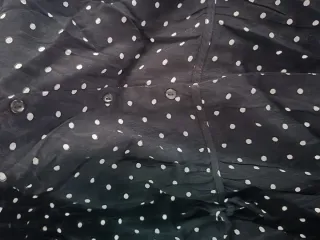 Camiseta lunares negra y blanca