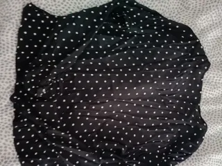 Camiseta lunares negra y blanca