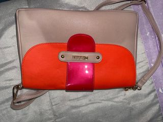 Borsa a mano rosa con dettagli arancioni