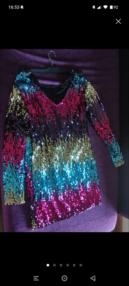 Vestido lentejuelas multicolor.