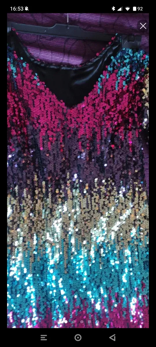 Vestido lentejuelas multicolor.