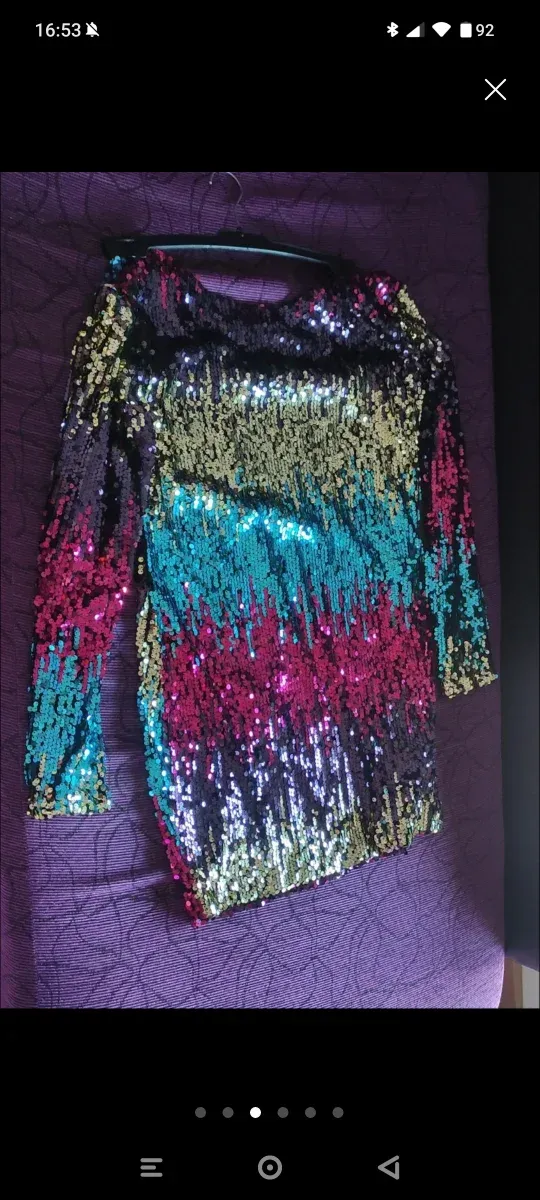 Vestido lentejuelas multicolor.