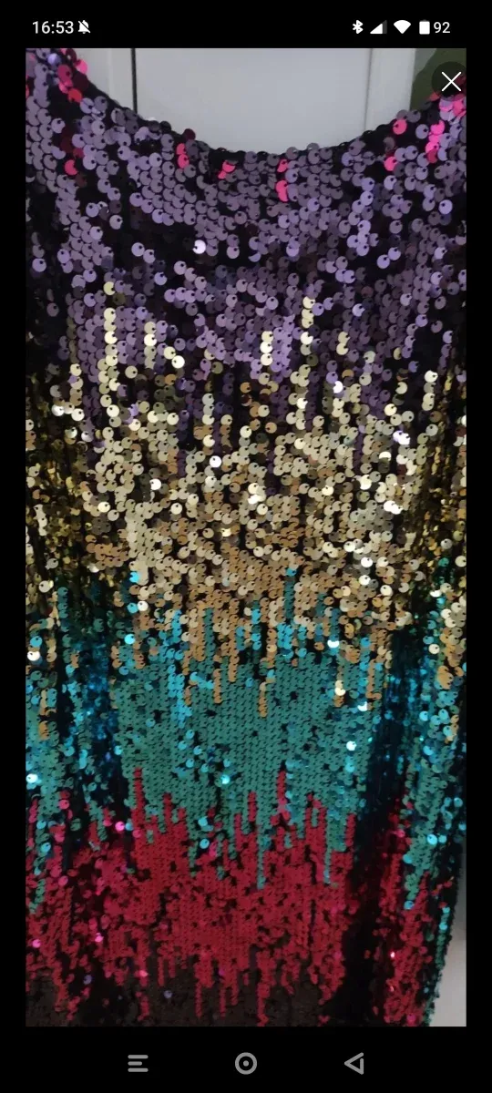 Vestido lentejuelas multicolor.