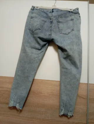 Vaqueros elásticos azul  desgastados