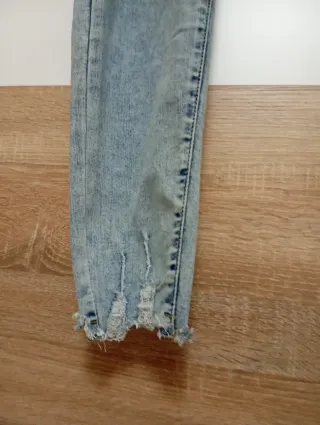 Vaqueros elásticos azul  desgastados