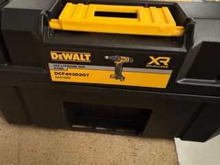 Remachadora Batería Dewalt DCF403
