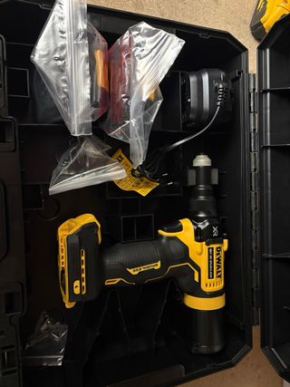 Remachadora Batería Dewalt DCF403