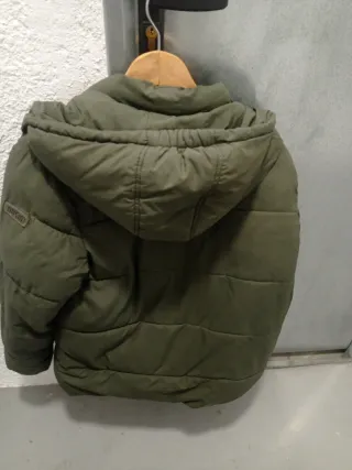 Chamarra acolchada verde para joven