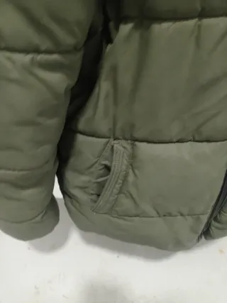 Chamarra acolchada verde para joven