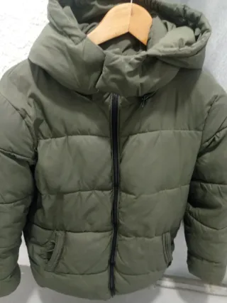 Chamarra acolchada verde para joven