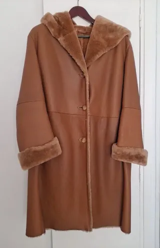 Abrigo de cuero camel reversible