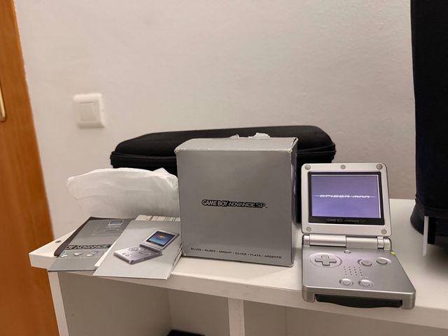 Nintendo Game Boy Advance SP Argento