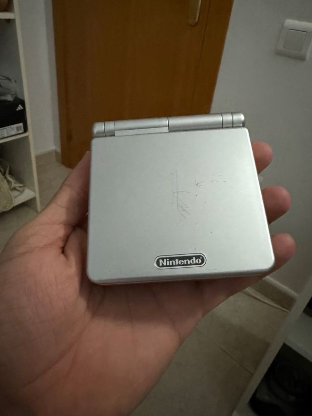 Nintendo Game Boy Advance SP Argento