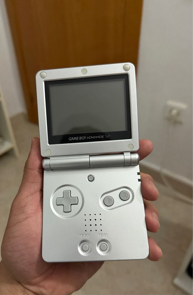 Nintendo Game Boy Advance SP Argento