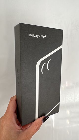 Caja Samsung Z Flip 7 Negro