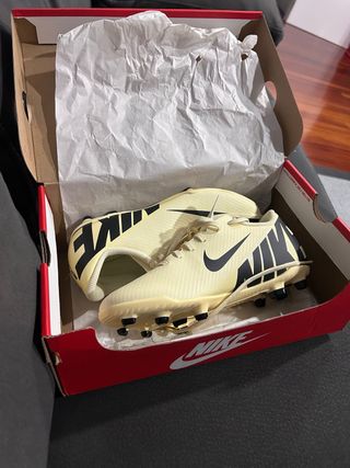 Botas de fútbol Nike Mercurial talla 36,5