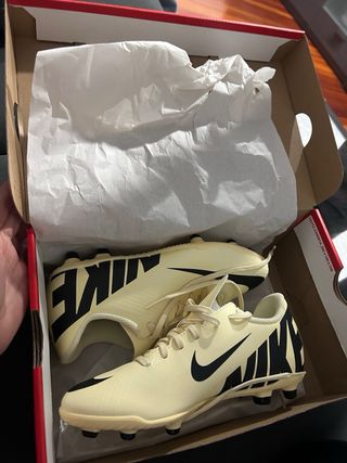 Botas de fútbol Nike Mercurial talla 36,5