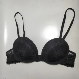 Sujetador push up negro con encaje