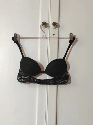 Sujetador push up negro con encaje