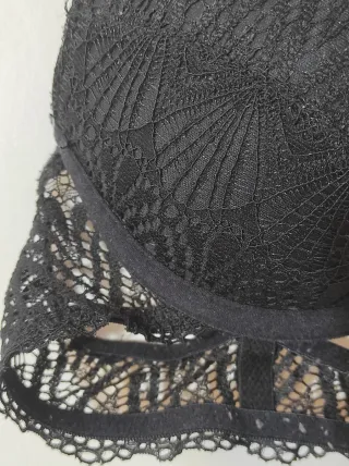 Sujetador push up negro con encaje