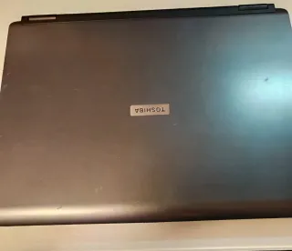Toshiba Satellite Portátil Gris