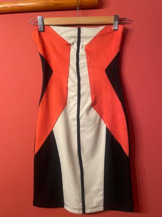 Vestido ajustado naranja y negro