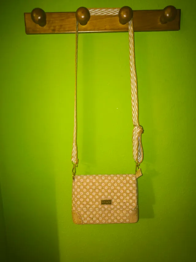 Bolso corcho beige con flores
