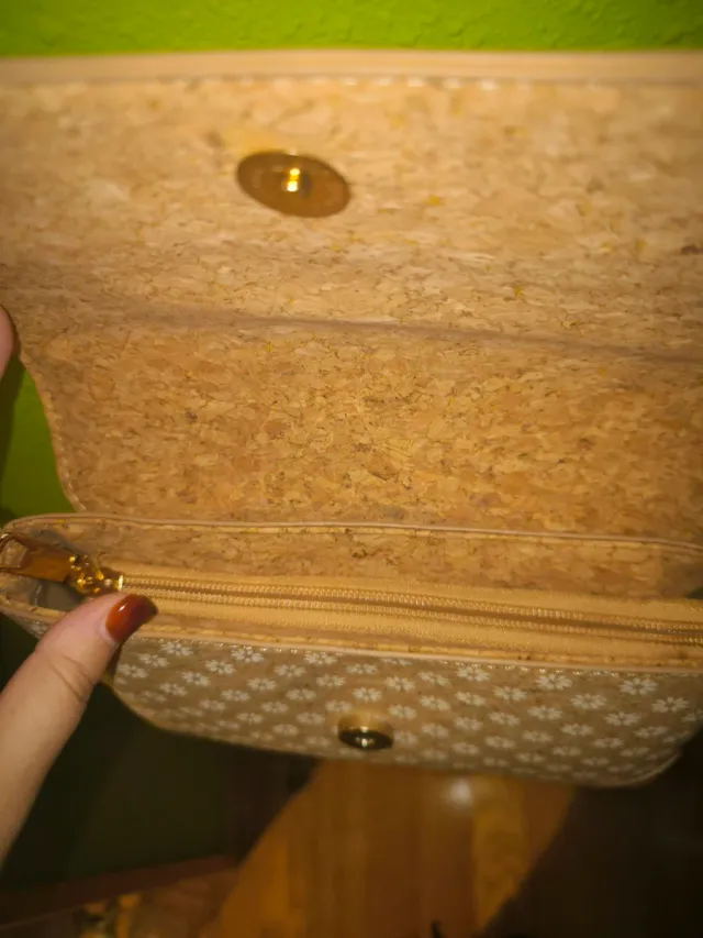 Bolso corcho beige con flores