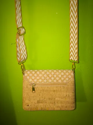 Bolso corcho beige con flores