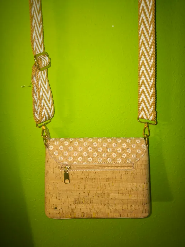 Bolso corcho beige con flores
