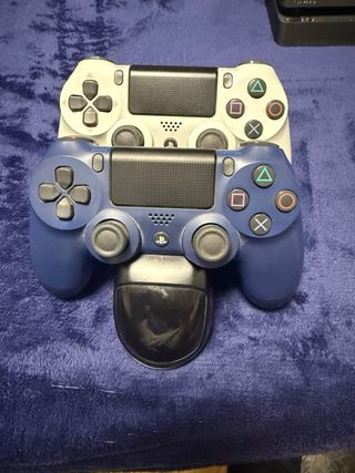 PS4 (PlayStation 4) + 3 Juegos