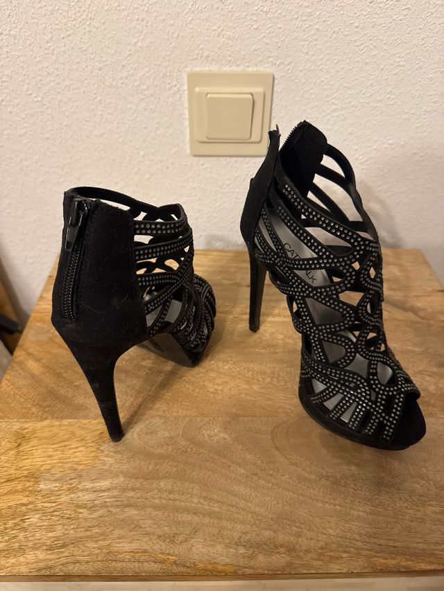 Sandalias de tacón con pedrería