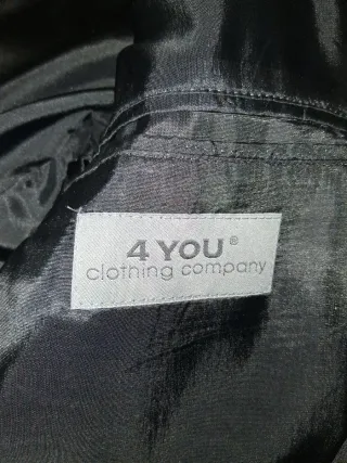 Traje chaqueta de hombre gris.