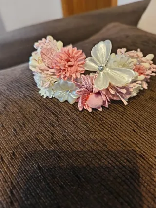 Tocado comunión niña flores rosa y blanco