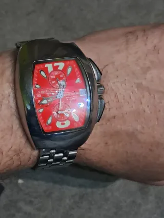 Reloj Rojo y Plateado