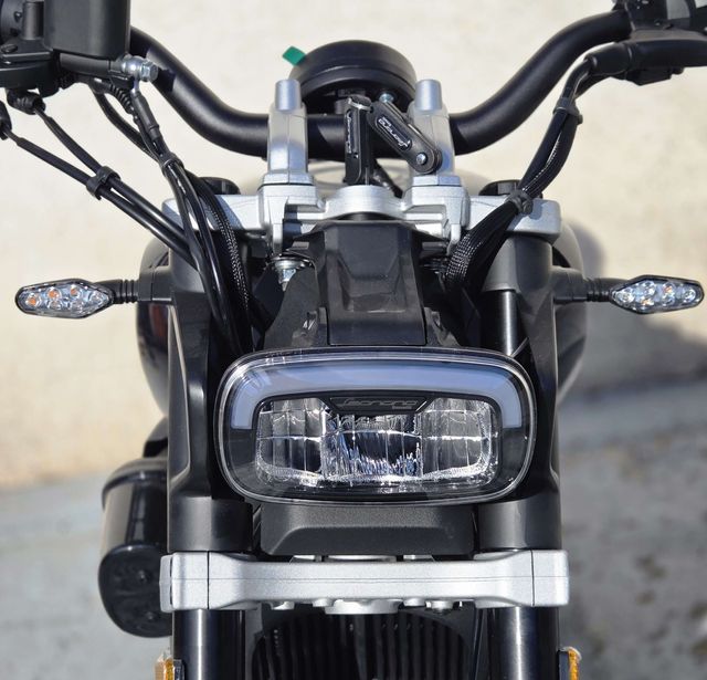 Benelli Leoncino Bobber 400