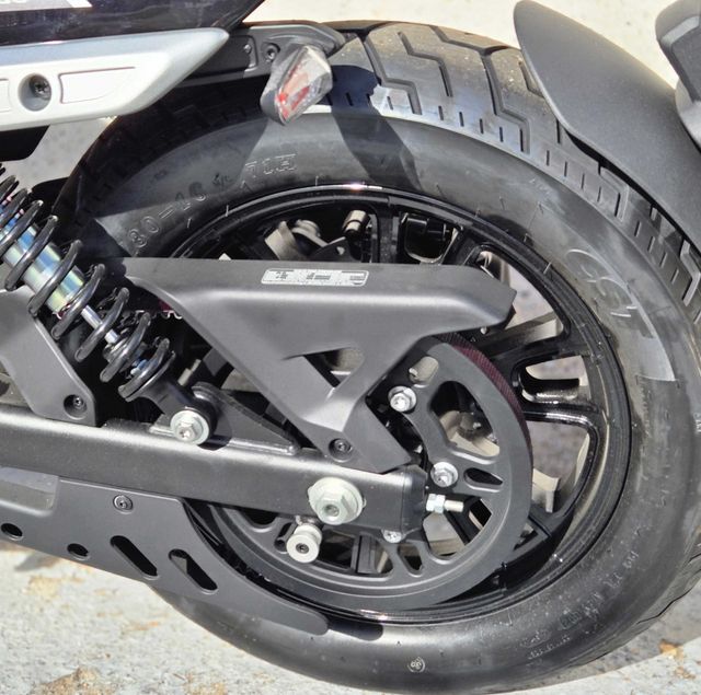 Benelli Leoncino Bobber 400