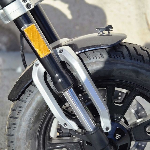 Benelli Leoncino Bobber 400