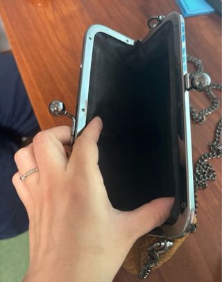 Bolso de mano con lazo y cadena