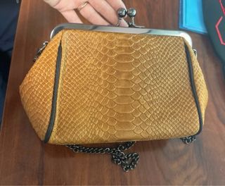 Bolso de mano con lazo y cadena