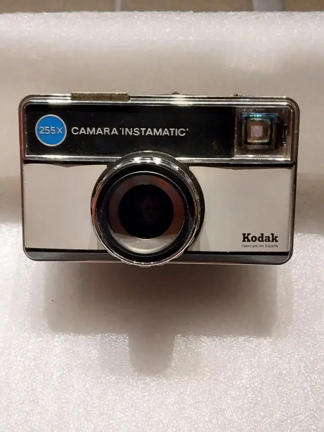 Câmera Kodak Instamatic 255X com capa