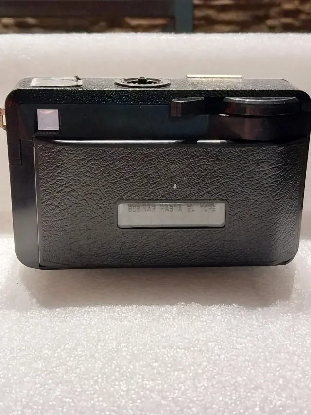 Câmera Kodak Instamatic 255X com capa