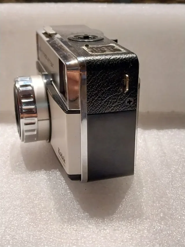 Câmera Kodak Instamatic 255X com capa