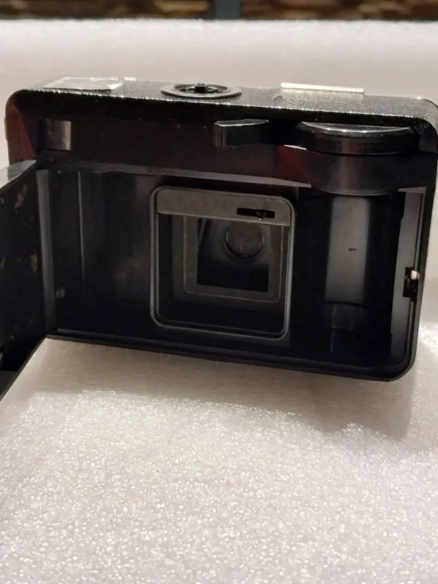 Câmera Kodak Instamatic 255X com capa