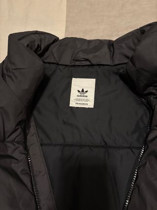 Chaqueta Adidas negra sin capucha